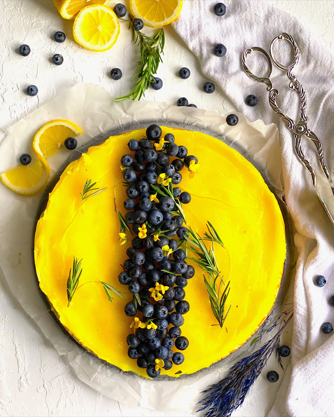 Almond, Blueberry and lemon success cake - suksessterte